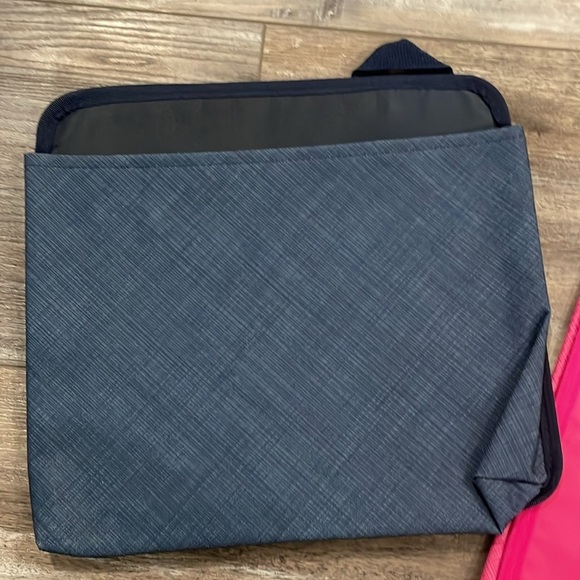 THIRTY-ONE: 2 Oh-Snap pockets - Pink Cross pop and Navy Cross pop print NEW - Picture 5 of 5